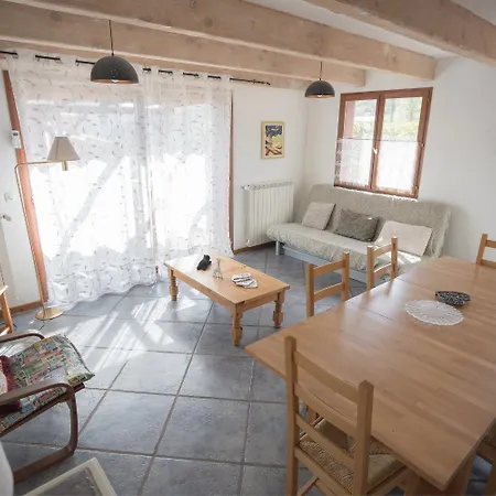Casa de Férias Garrigue Au Coeur De La Nature, Piscine Et Vue Sur Le Du Salagou *