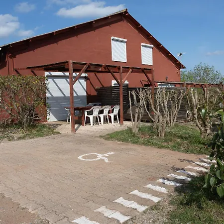 Au Coeur De La Nature, Piscine Et Vue Sur Le Du Salagou *