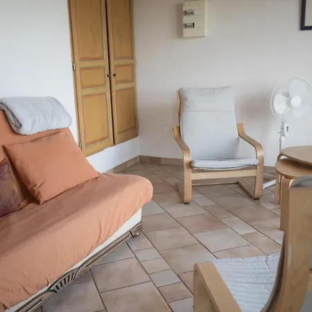 Casa de Férias Garrigue Au Coeur De La Nature, Piscine Et Vue Sur Le Du Salagou *